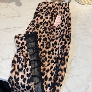 Victoria Secret studio 7/8 legging nwt size m leopard print